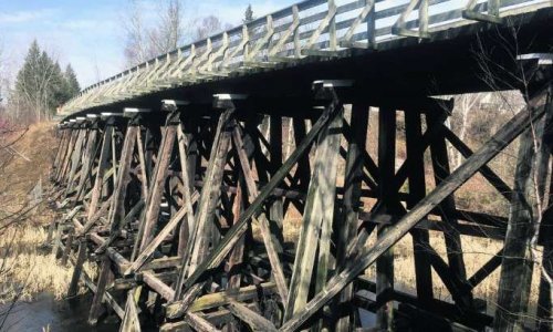 Contre la démolition du pont ferroviaire en bois construit en 1908, situé au km 198 du parc linéaire Le P’tit Train du Nord.
