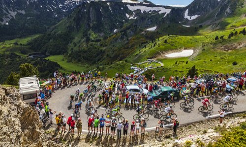 Pour le maintien des hôtesses du tour de France
