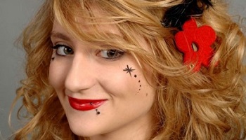 Contre le départ de Lucile de la Nouvelle Star et pour son album studio.