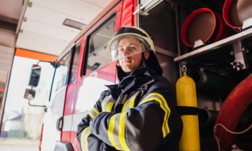 Condamner très séverement les agressions de pompiers, infirmières, instituteurs, policiers...