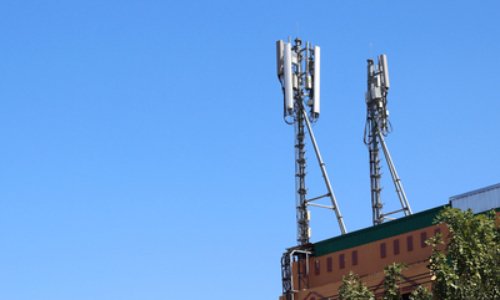 Contre l’installation d’une antenne téléphonique de 30 m près de nos habitations