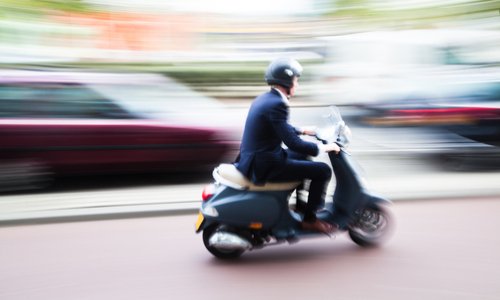Pour des conducteurs de scooters plus assurés, plus protégés