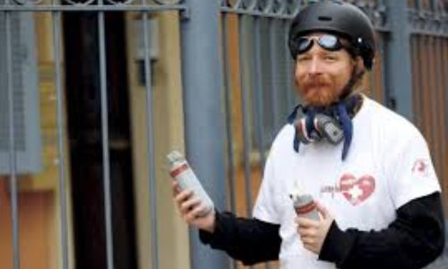 Décorer Alexander Samuel de la légion d'honneur pour son travail sur la présence de cyanures dans les gaz lacrymogènes et leurs dangerosité