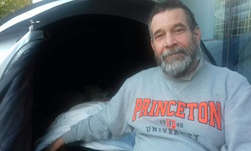 UN TOIT POUR BORIS ET SON CHIEN CASH