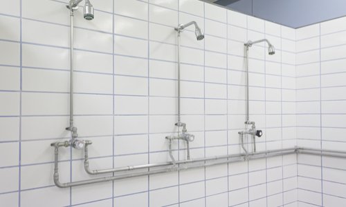 Pas d’eau chaude ni pression dans les douches