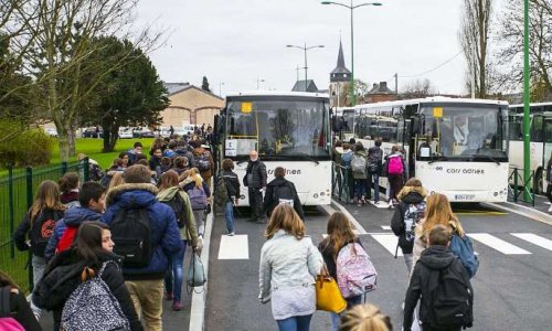 BUS SCOLAIRE PARENTS EN COLERE