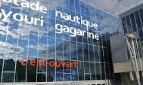 Indignation d' adhérents au Stade nautique Youri Gagarine de Villejuif