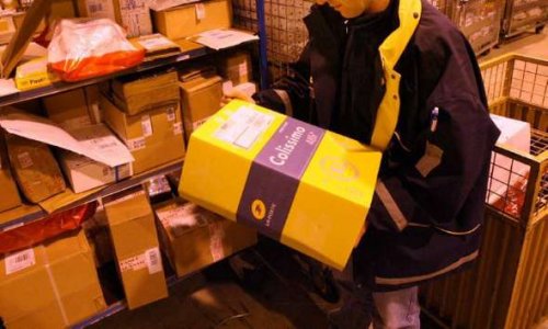 Non à la suppression du service de réception des colis.