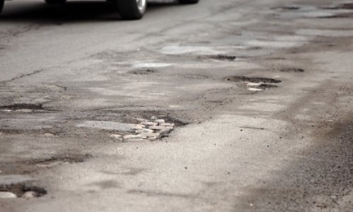 Demande urgente de la réfection de la route du chemin du corps de garde à chelles DANGER