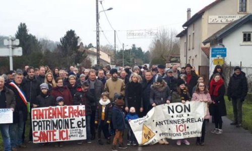 NON A L'IMPLANTATION D'UNE ANTENNE RELAIS FREE AU VILLAGE DE VAUX EN MOSELLE