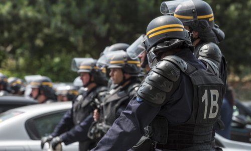 Obligation du port de caméra pour les forces de l'ordre