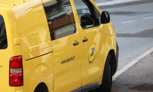 Non au licenciement de notre factrice Alexia !