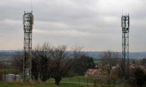 NON à l'installation d'une antenne relais à proximité de l'école et au coeur du village