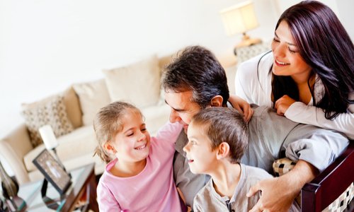 ASSISTANT(ES) FAMILIAL(ES) EN COLÈRE