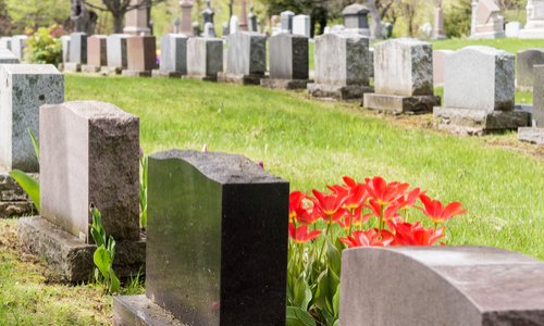 Sensibiliser les maires contre les actions abusives de sociétés de gestion des cimetières