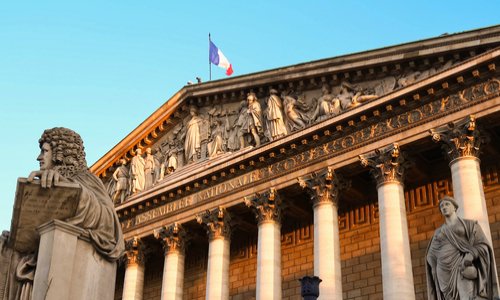 Dissolution de l'assemblée nationale suite à la crise du COVID-19