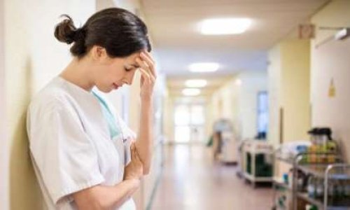 Faisons une cérémonie d'hommage national aux invalides pour les personnels soignants morts de la pandémie du COVID 19 .