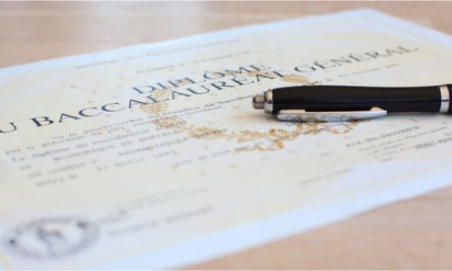 Pour que le Ministre de l’Education donne le bac.