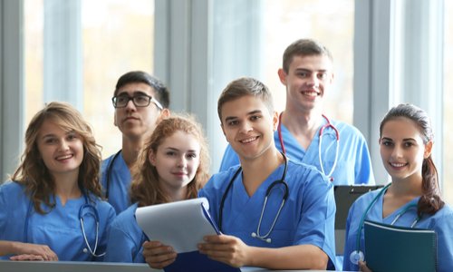 Annulation des examens pour les étudiants en santé !