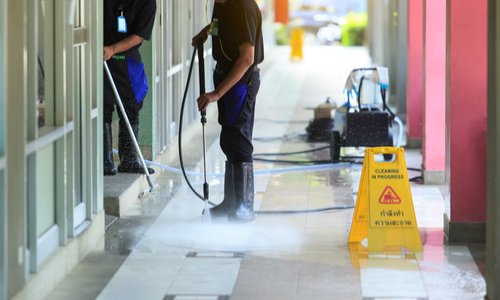 Signez pour que Bagnolet Mairie désinfecte les rues et qu'Auchan se fasse désinfecter la nuit.