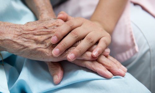 COVID-19 : Non au jeunisme et, à tout âge, vive la vie !