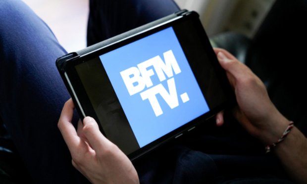 Pour que Emmanuel Lechypre soit enlevé de BFMTV et sanctionné pour non-respect au victime du Coronavirus