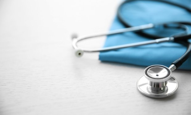 Féliciter et non sanctionner cette aide-soignante