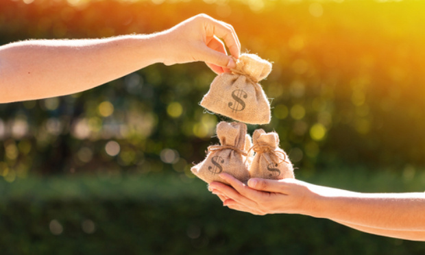 L'abandon par l'équipe gouvernementale de ses émoluments