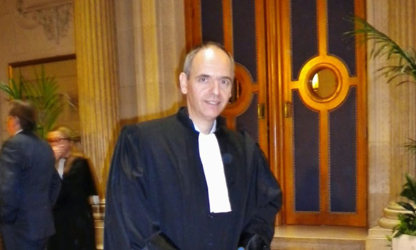 Approvisionnement du peuple et du personnel médical en gants, masques, tests et levée de l'interdiction de l'usage de l'Artémisia Anna