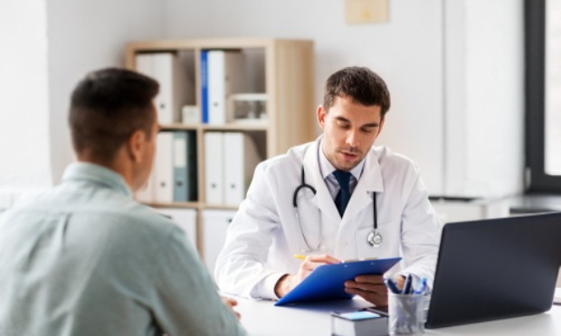 Non à la dénonciation des malades par les médecins généralistes