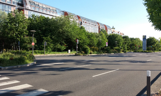 Non a la suppression d'une voie routière au profit des cyclistes qui ont déjà une piste cyclable ! Sur le quai Charles de Gaulle cité internationale Lyon 6.  De plus avenue maréchal de saxe la suppression d'une voie automobile à déjà créé des bouchons.