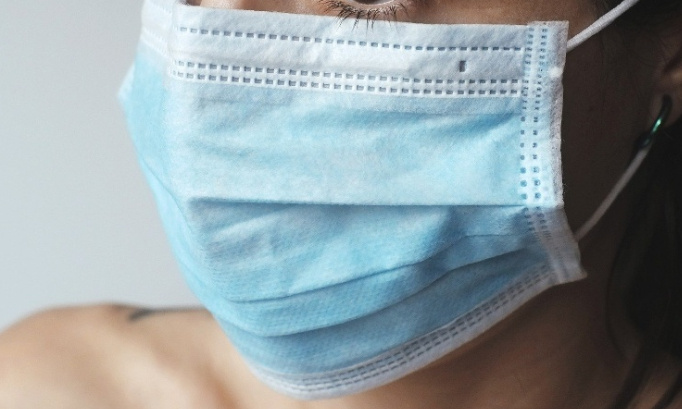 Il faut rendre les masques obligatoires dans tous les lieux publiques ainsi que dans les magasins