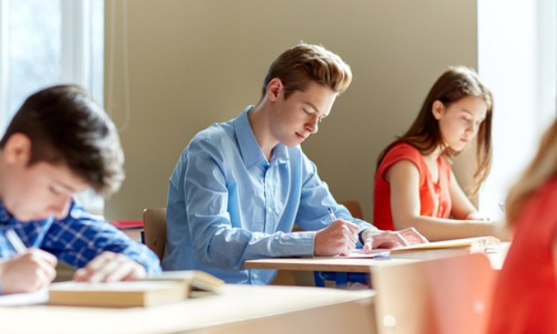 Stop aux fermetures de classes