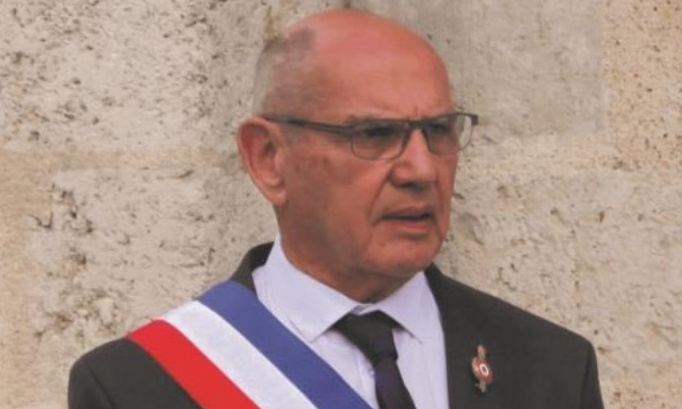 Contre la nouvelle municipalité de Cour Cheverny et pour le retour de Monsieur Croissandeau