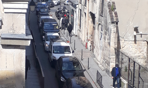 Demande d'intervention d'urgence pour résoudre les problèmes de circulation des rues du Roi de Sicile et rue Pavée