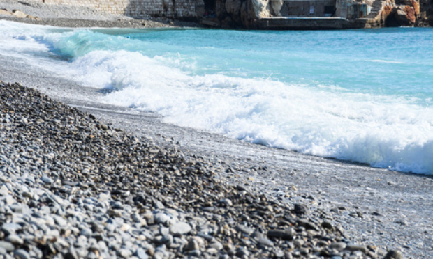 Une plage de sable pour Nice !