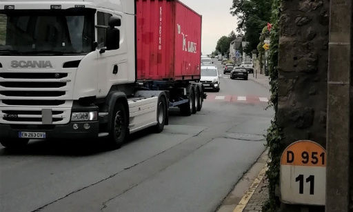 SOS  URGENT pour la sécurisation des piétons et des vélos dans la traversée du centre bourg de Saint Julien L’Ars 86800 sur la RD 951 Poitiers-Chauvigny-Châteauroux