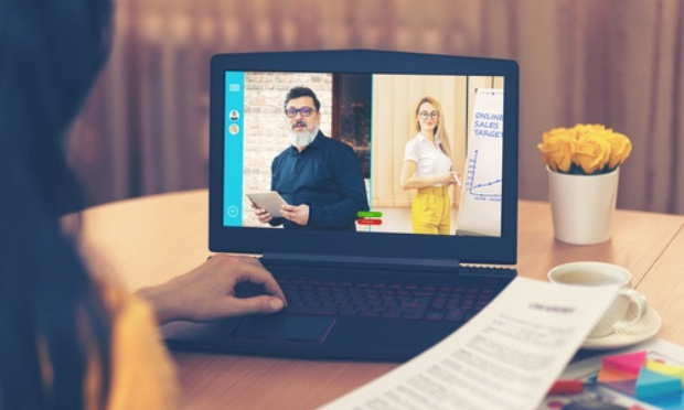 POUR des enseignements réels, en temps réel, par des enseignants réels,  devant des étudiants réels, sans écrans interposés !