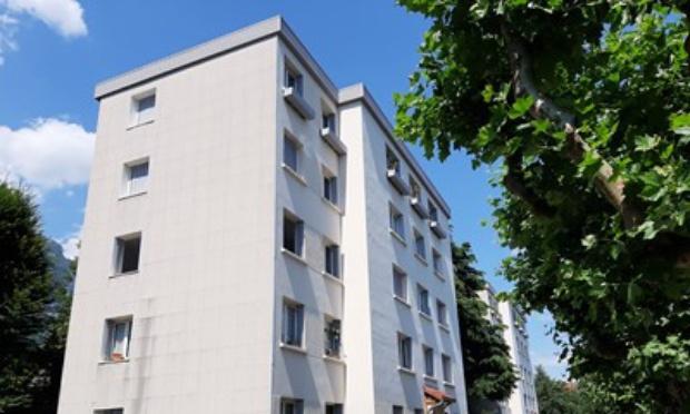 Non aux antennes 4 et 5 G en plein coeur du quartier du Haut Meylan, Isère