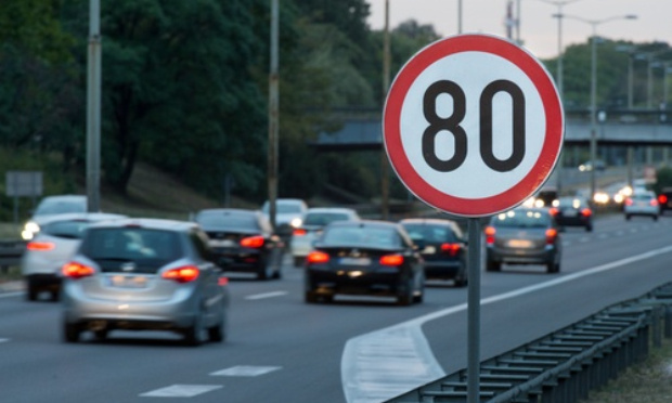 Pour une meilleure sécurité routière, mais contre la limitation de vitesse à 110 km/h sur les autoroutes
