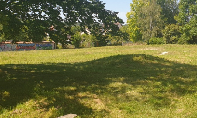 Gardons nos espaces verts à Etréchy : non à la construction d'un immeuble derrière le centre de loisirs !