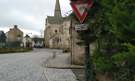 Demande d'intervention sur le Carrefour Loriot/Bouvreuil (Intersection Rue Sainte Catherine / Rue des Loriots et Rue Saint Hubert face école privée)
