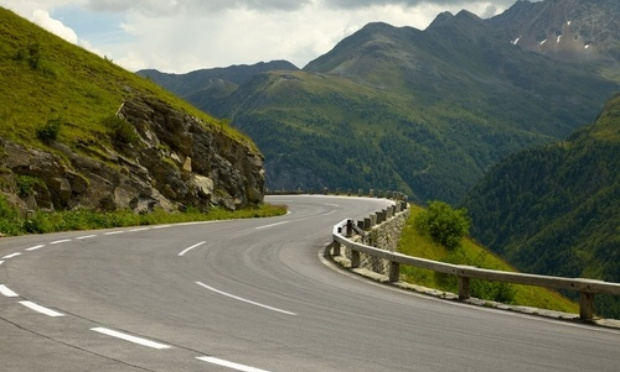 Pose d'une barrière sur la rd12 route du pont du Diable