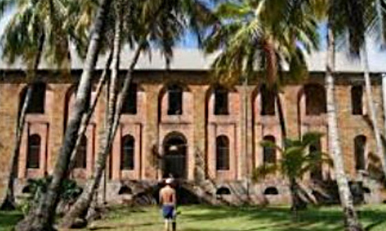 Rétablissement des bagnes pour les peines d'emprisonnement supérieures à 5 ans