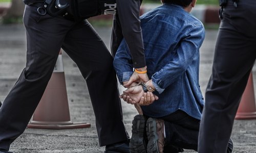 Faut-il donner le droit d'asile à la journaliste russe Nadezhda Petrova ?