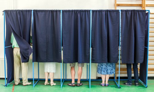 Selon vous, quelle est la meilleure alternative pour notre pays  LaREM / RN ou LR / RN ?