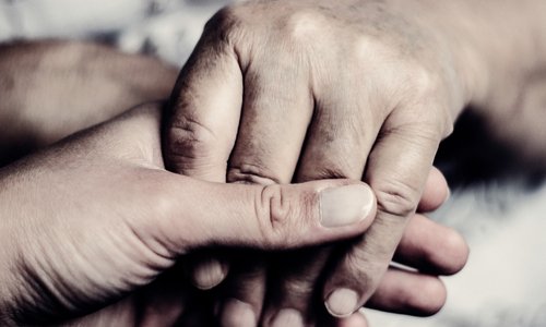 Fin de vie : Que pensez-vous des traitements qui vont devenir plus accessibles à domicile ?