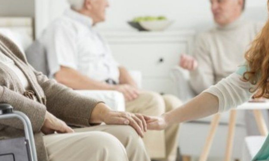 Les maisons de retraite médicalisées (EHPAD) publiques et privées doivent-elles justifier et détailler les frais de dépendance et les frais d'hébergement ?