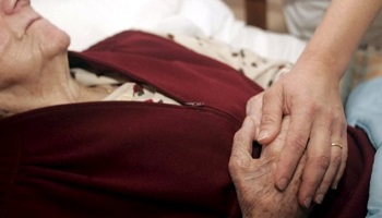 Faut-il faciliter le retour au domicile en fin de vie ?