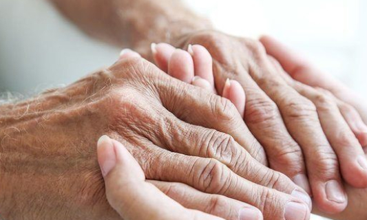 Adieu papa repose en paix. L'EHPAD à Châtellerault (86) a oublié de nous dire que tu étais mourant. Trouvez-vous normal que les descendants ne soient pas informés, lorsque l'état de santé du parent se dégrade et plus particulièrement, lorsqu'il est en fin de vie ou mourant ?